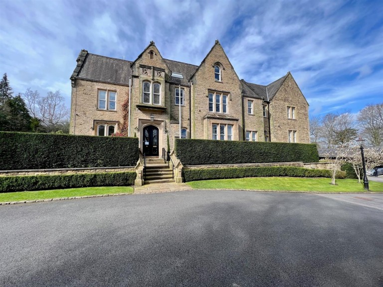 View Full Details for Dunham Mount, Altrincham, WA14 4AD