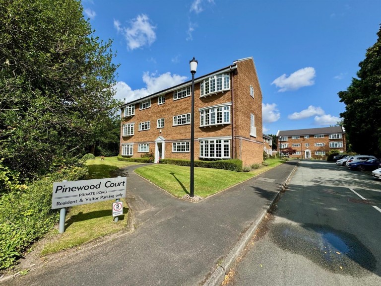 View Full Details for Pinewood Court, Sale, M33 2EN