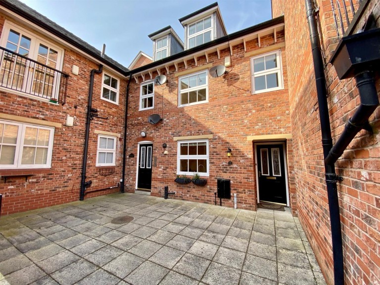 View Full Details for Arnolds Yard, Altrincham, WA14 4DL