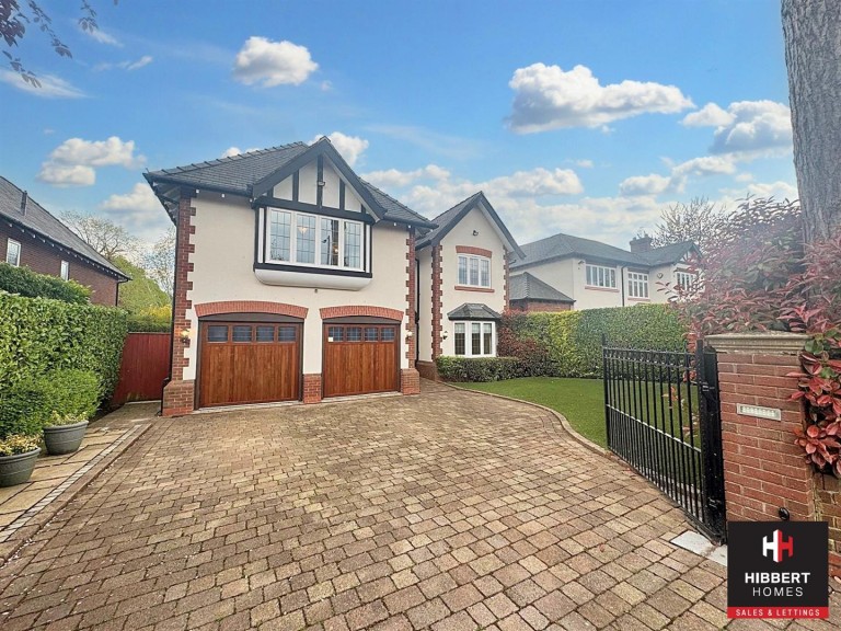 View Full Details for Ramsdale Road, Bramhall, SK7 2QA