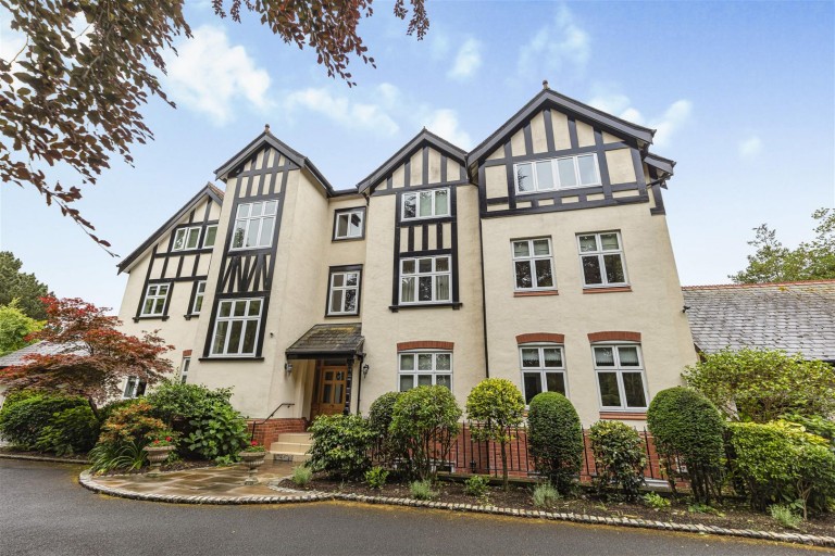 View Full Details for Altenbrook, Hale, WA15 9BZ