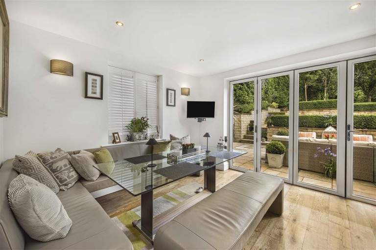 View Full Details for Bradgate Road, Altrincham
