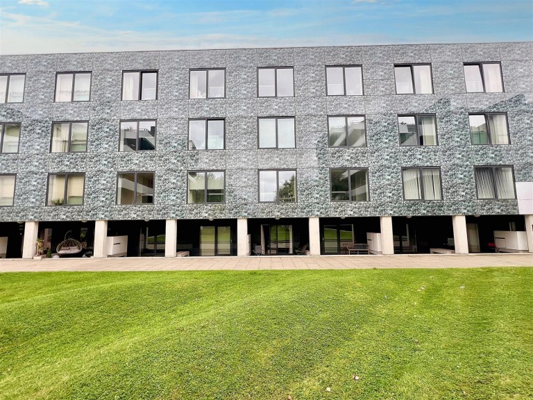 View Full Details for Woodfield Road, Altrincham