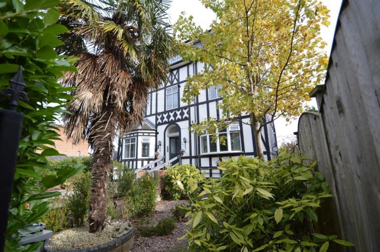 View Full Details for Skaife Road, Sale, M33 2FZ