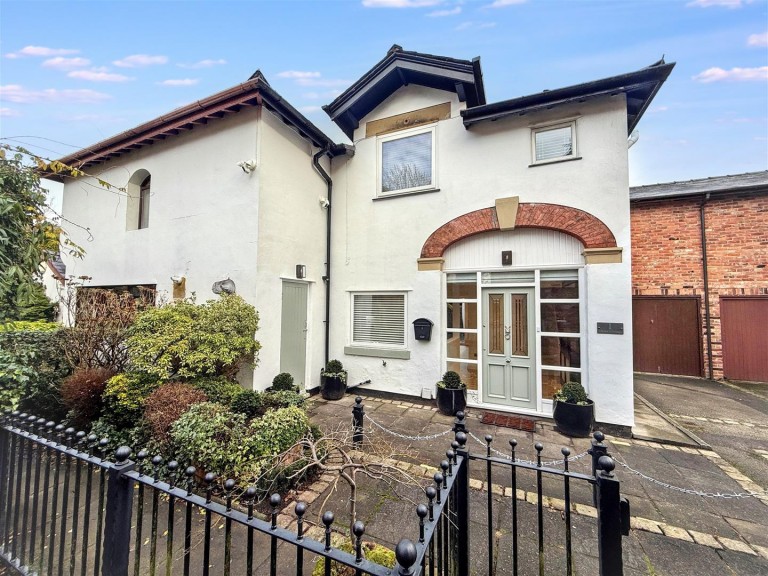 View Full Details for Mews Cottage, East Downs Road, Bowdon, Altrincham