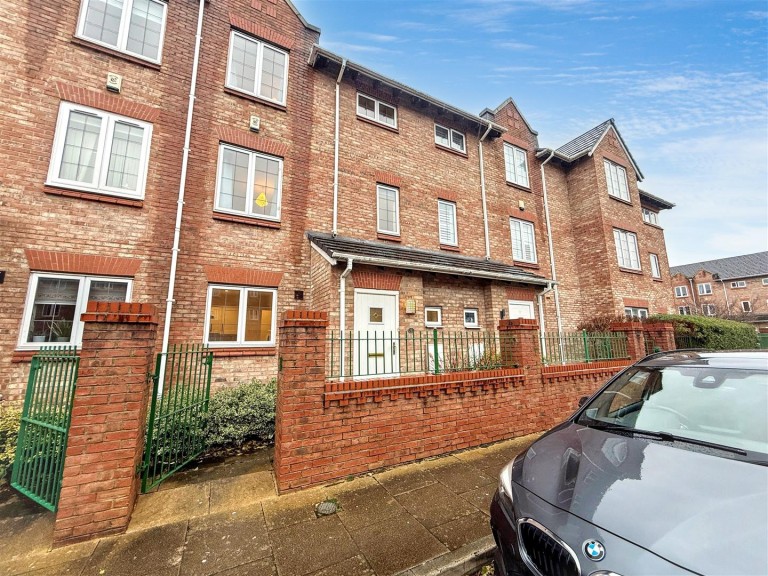 View Full Details for Great Oak Drive, Altrincham, WA15 8UH