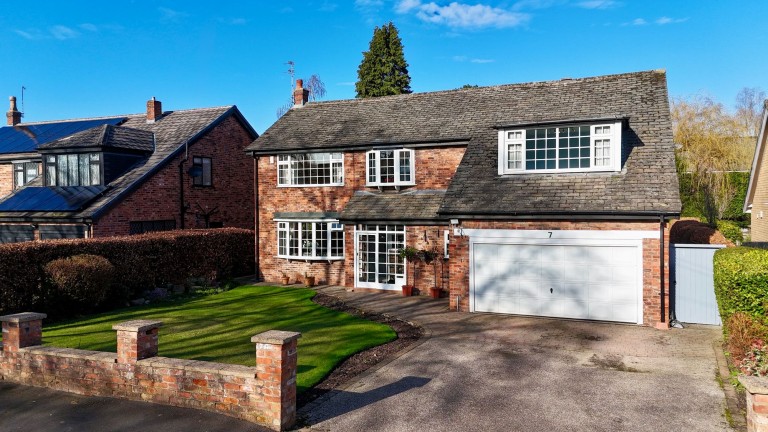 View Full Details for Southern Crescent, Bramhall, SK7
