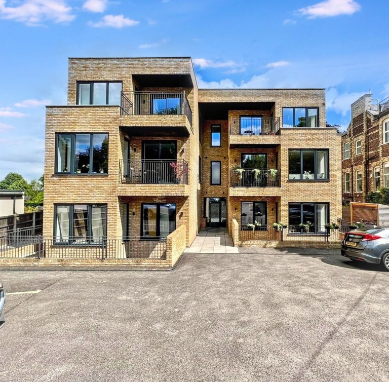 View Full Details for Grey Road, Kilpeacon House, WA14