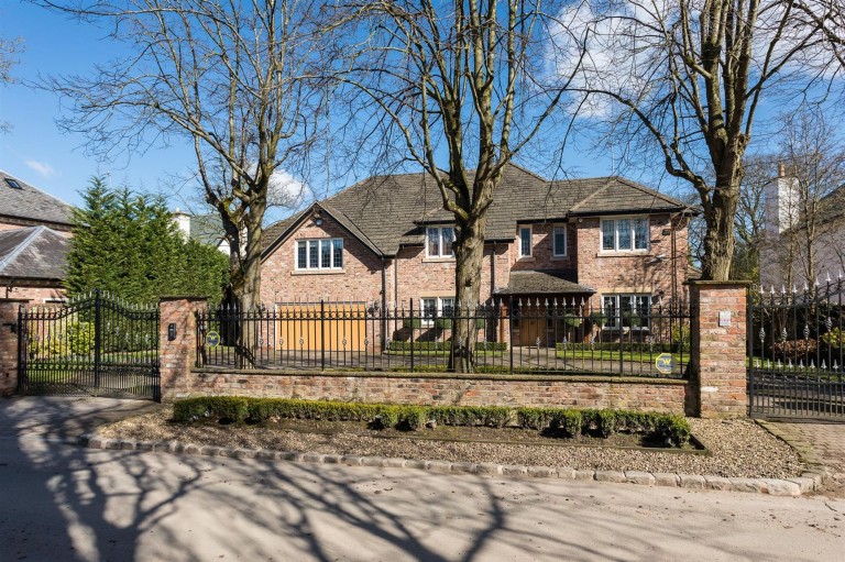 View Full Details for Theobald Road, Bowdon, WA14