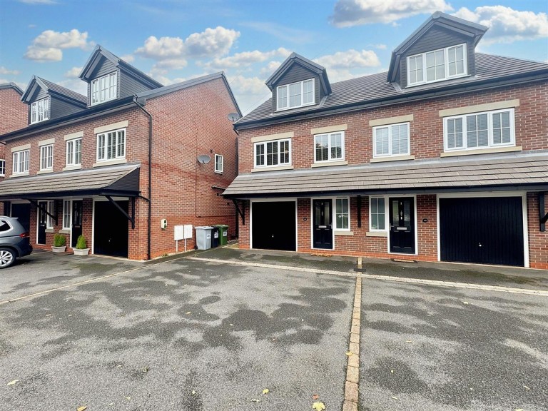 View Full Details for Grimshaw Lane, Bollington, SK10