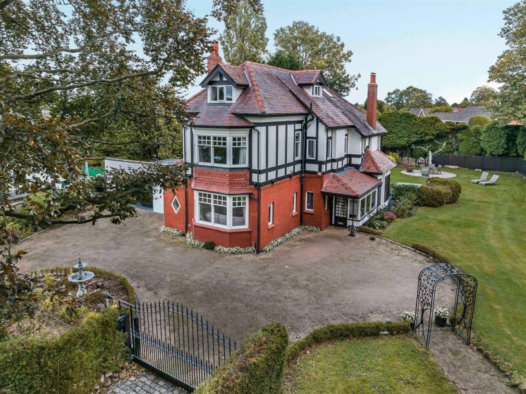 View Full Details for Grove Lane, Cheadle Hulme, SK8