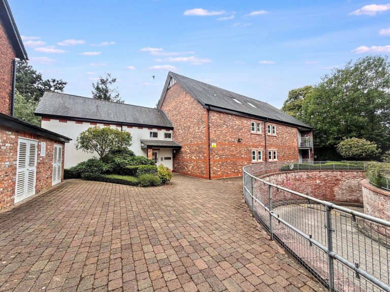 View Full Details for Wolf Grange, Altrincham, WA15