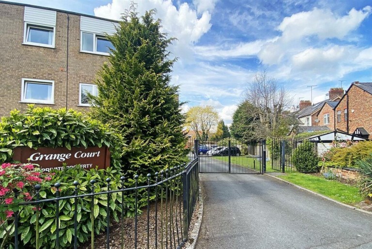 View Full Details for Grange Road, Bowdon, WA14