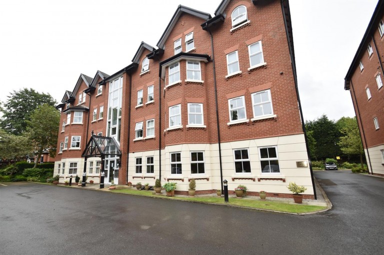 View Full Details for Northenden Road, Hampton House, M33