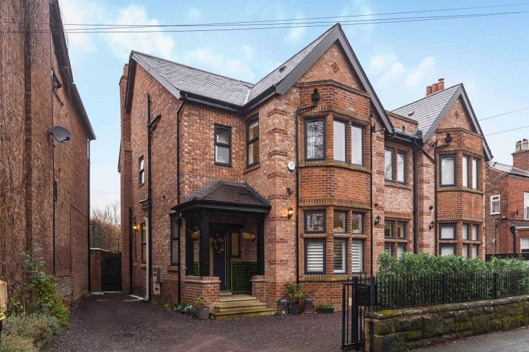 View Full Details for Broomfield Lane, Hale, WA15