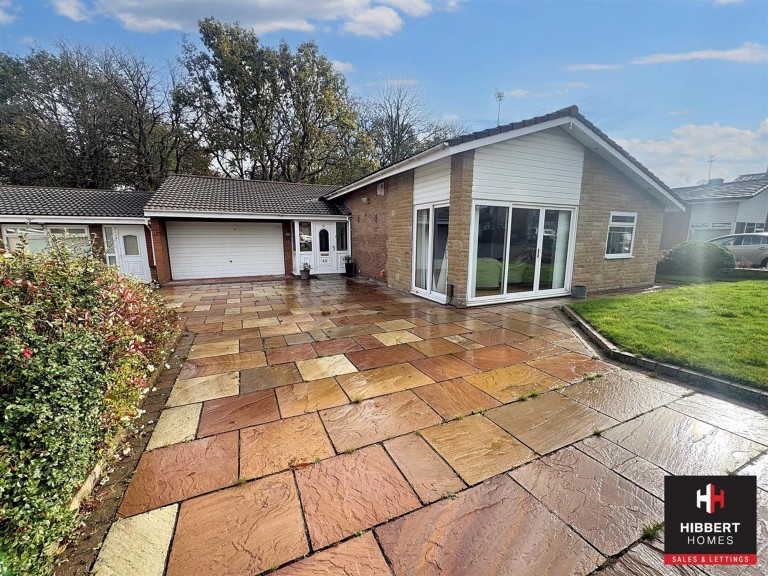 View Full Details for Gleneagles Road, Heald Green, SK8