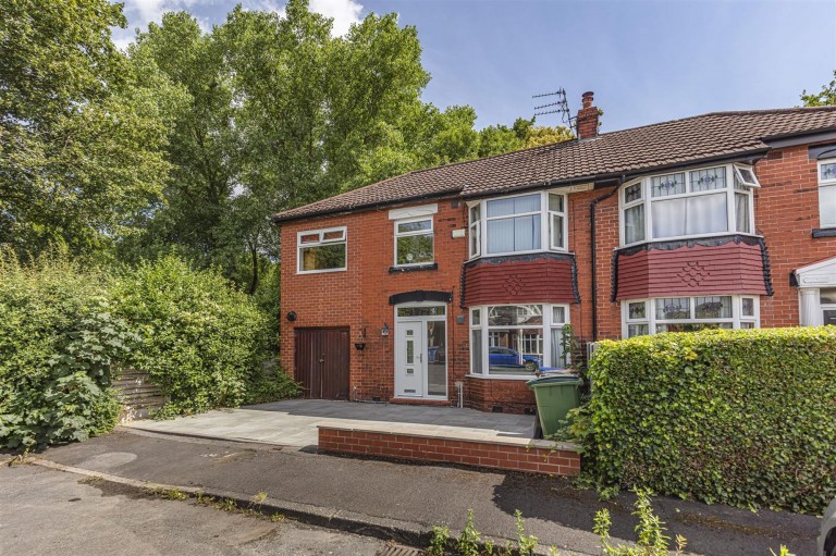 View Full Details for Emlyn Grove, Cheadle, SK8